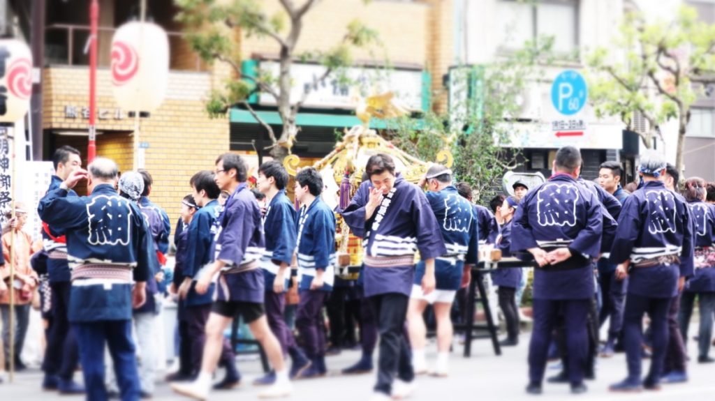 男性のはっぴ姿がすてき。神田祭（かんだまつり）@秋葉原 photo by 茶子(ちゃこ)