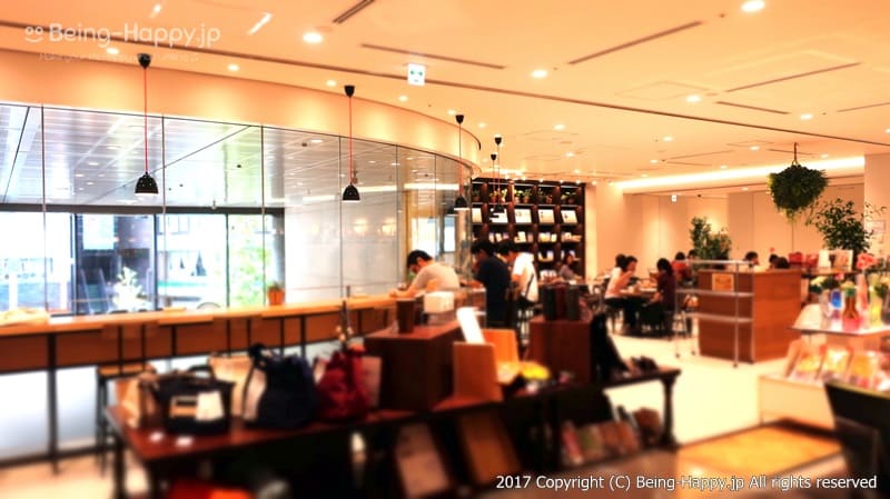 ２階にもカフェスペースがあります＠丸善 池袋（MARUZEN) photo by 茶子（ちゃこ）