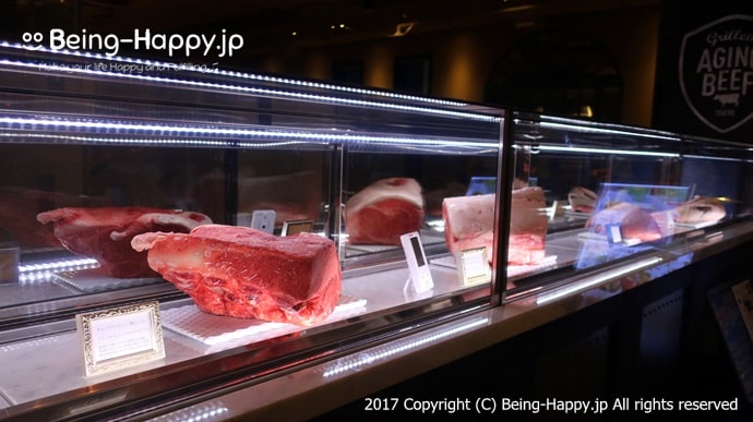 ショーケースに入った熟成肉