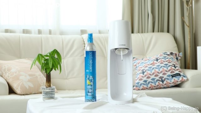 ソーダストリーム本体とガスシリンダーの写真